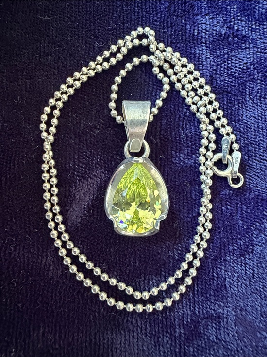 Jewelry - 925 sterling silver necklace with large green sparkling stone